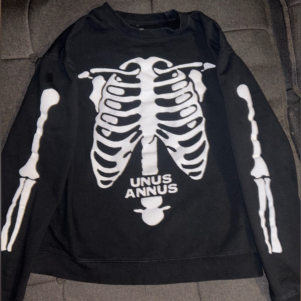 Unus Annus crewneck